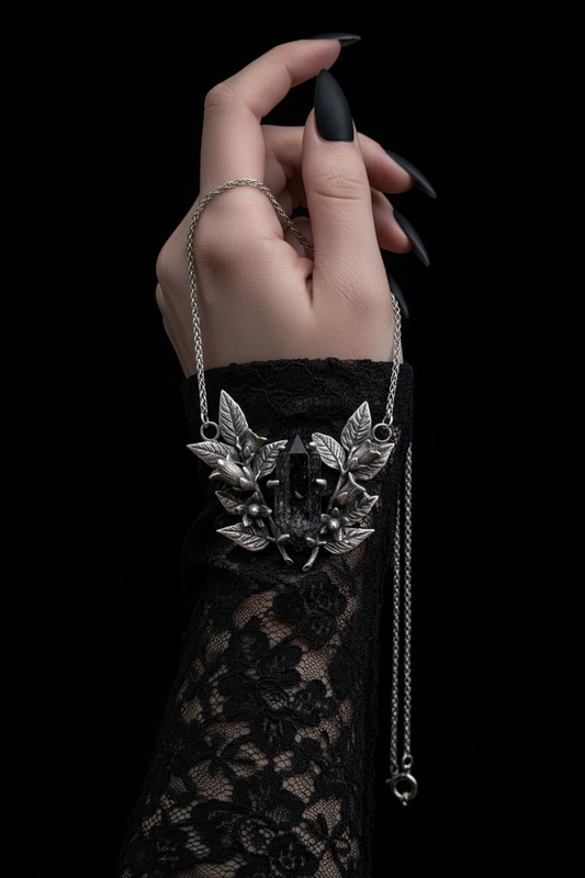 Belladona collar grande mano encaje